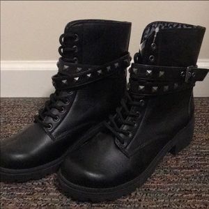 Combat boots
